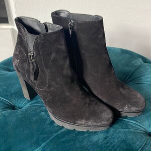 PAUL GREEN SZ 9 black sued zip up booties
